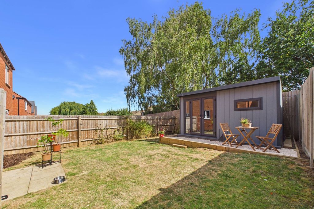 Property photo 2 of 27