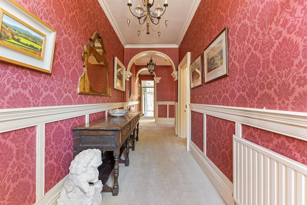 Property photo 3 of 19 Entrance