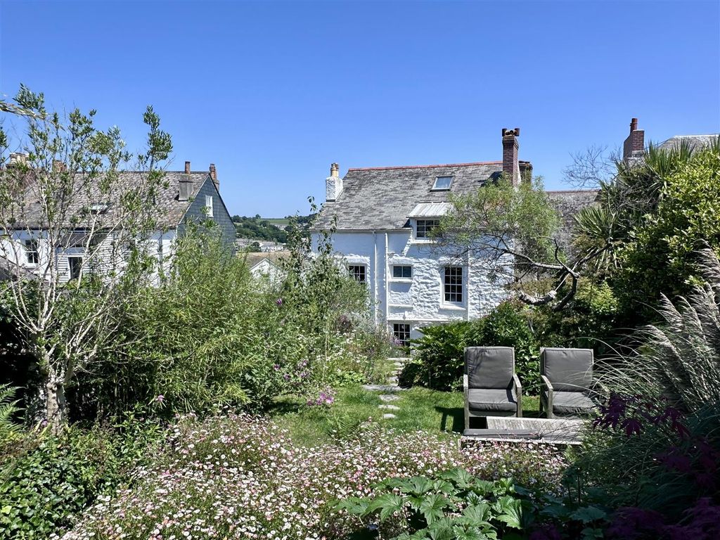 Property photo 2 of 33