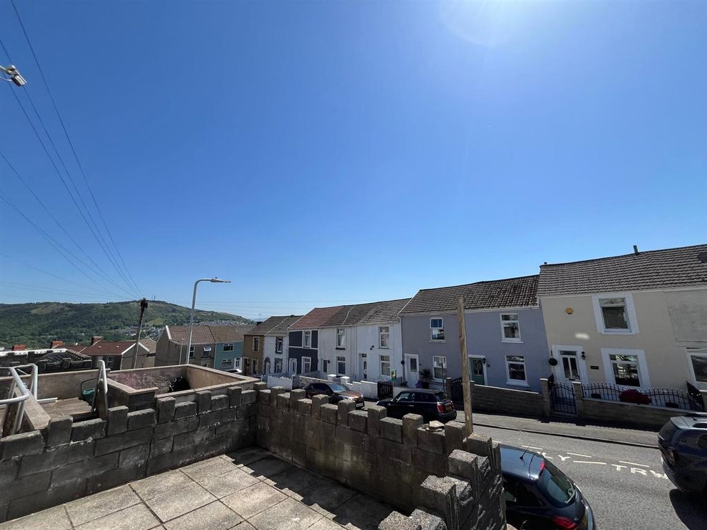 Property photo 2 of 11 6.Jpg