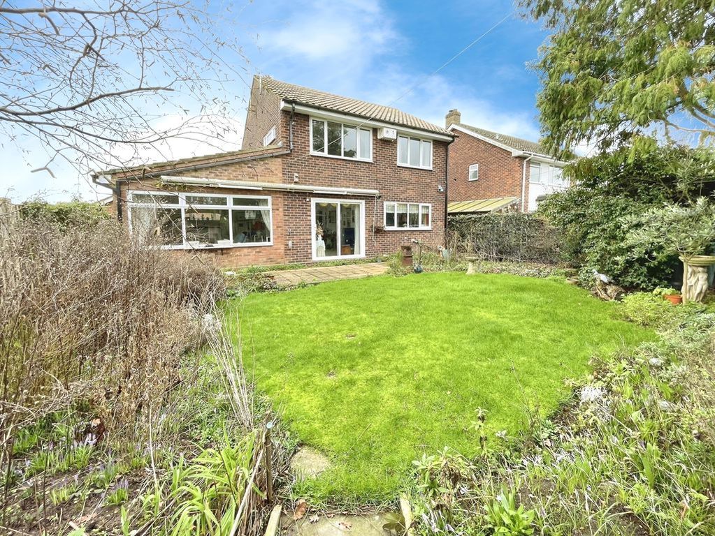 Property photo 2 of 18 Finch Drive