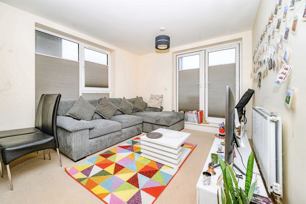 Property photo 3 of 11