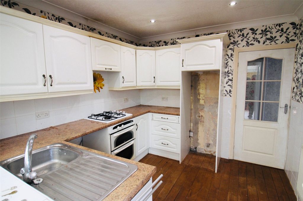 Property photo 3 of 13 Kitchen