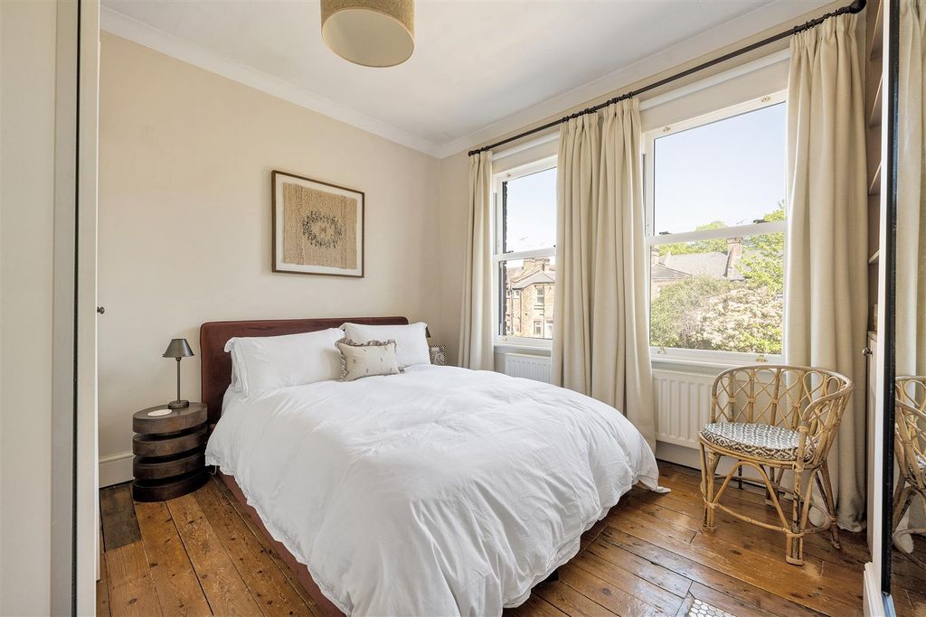 Property photo 3 of 17 Fleeming Road, E17