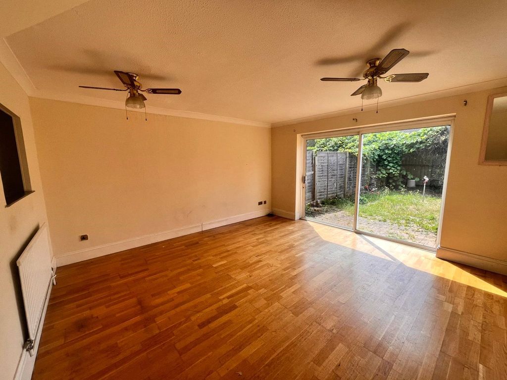 Property photo 3 of 11 Picture No. 27