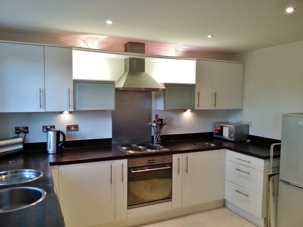 Property photo 3 of 8 Kitchen
