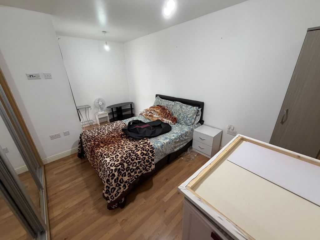Property photo 3 of 6 2d6F25d5-808c-4d09-8c8E-Cba1Bea30591