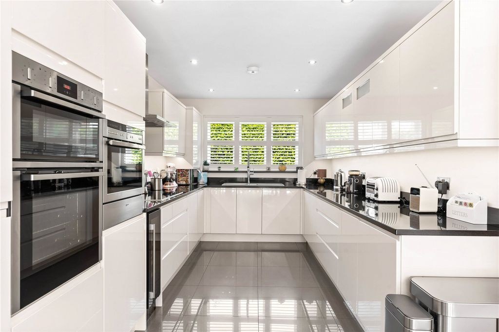 Property photo 3 of 26 Picture No. 02