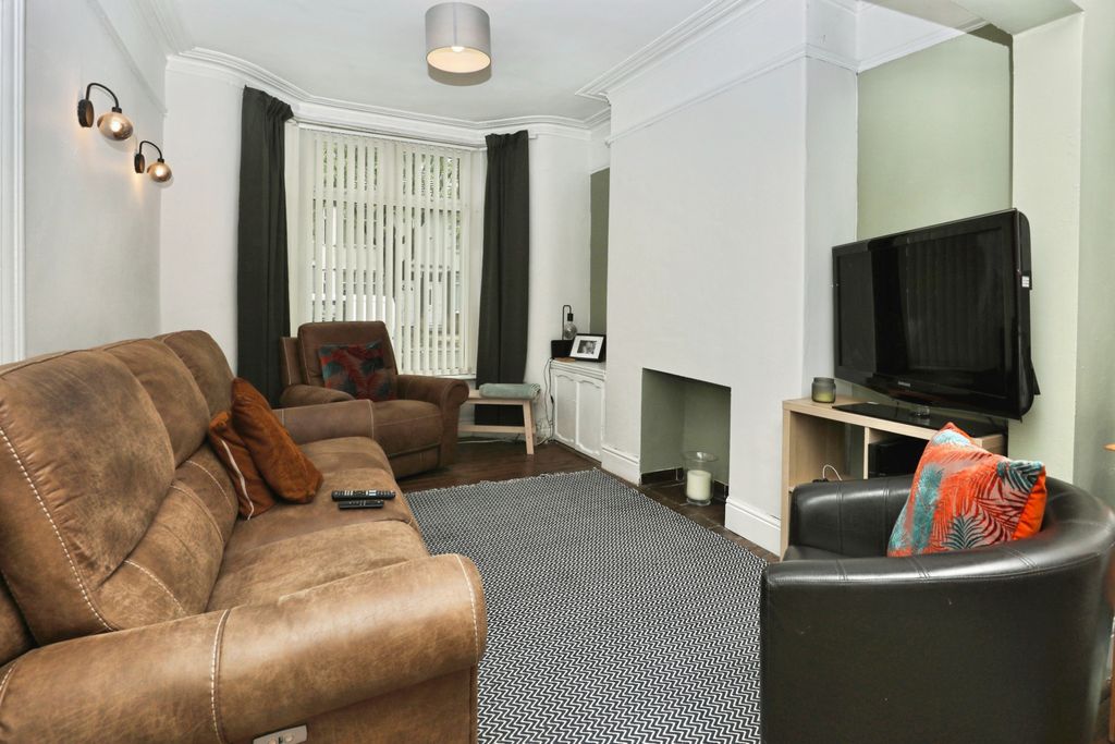 Property photo 2 of 15 Lounge