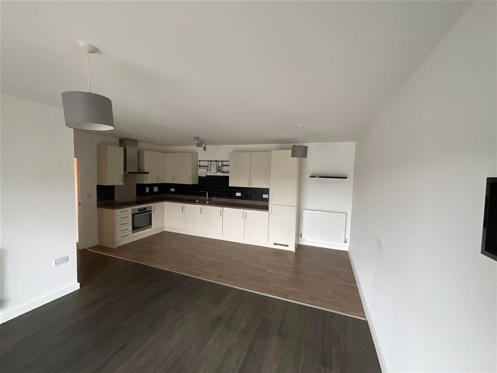 Property photo 2 of 7 Kitchen/Lounge