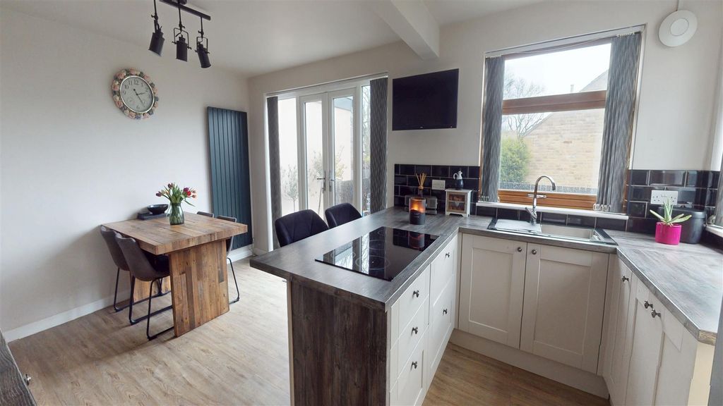 Property photo 2 of 20 Dining Kitchen