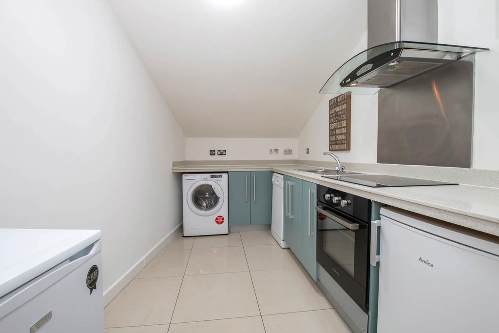 Property photo 2 of 10 Kitchen