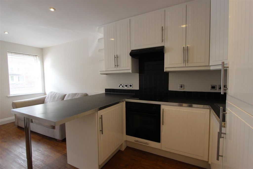 Property photo 3 of 11 Lounge/Kitchen