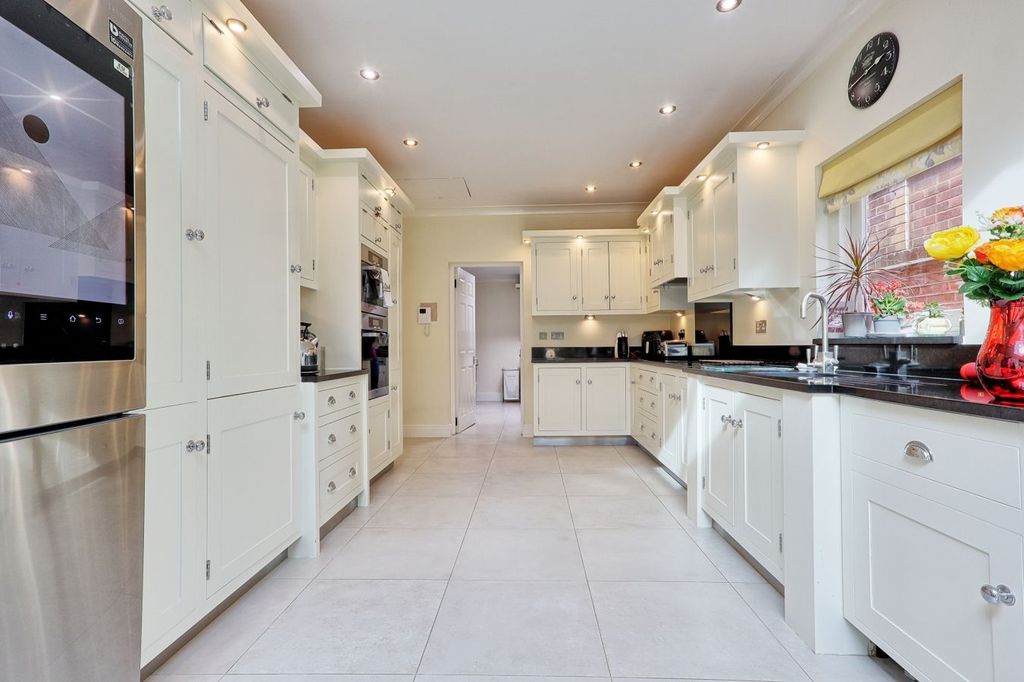 Property photo 3 of 36