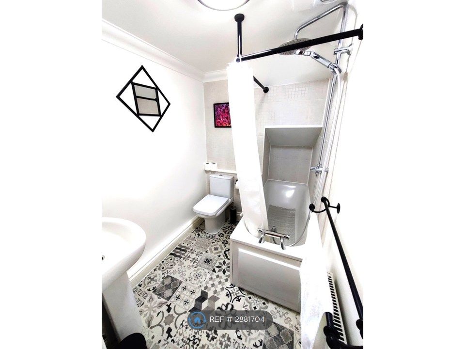 Property photo 3 of 7 Bathroom