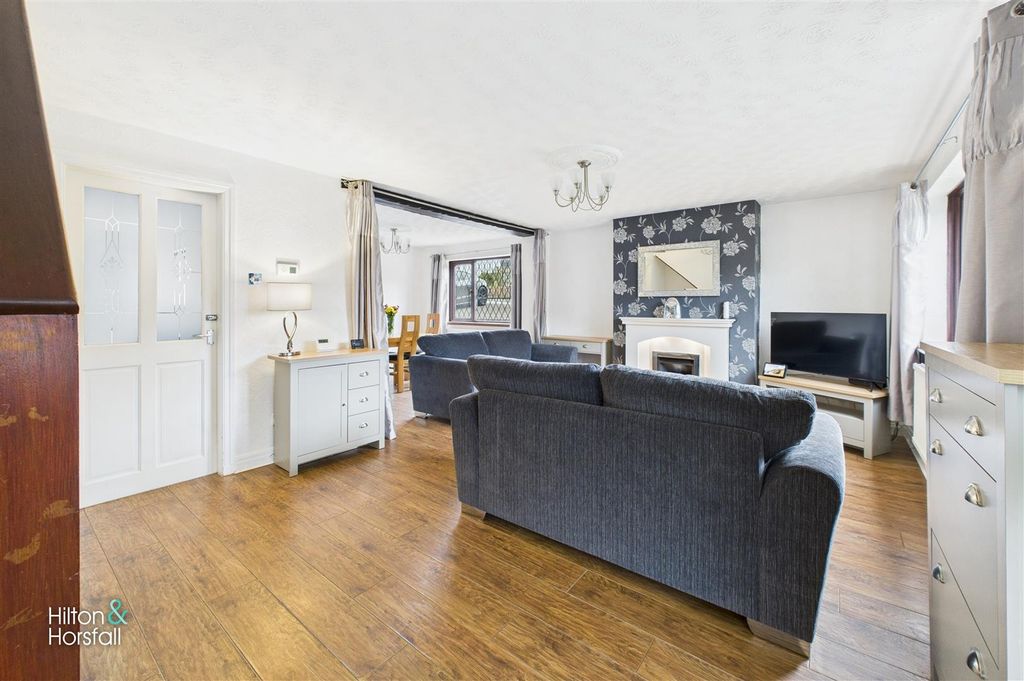 Property photo 2 of 17 Burnley Road