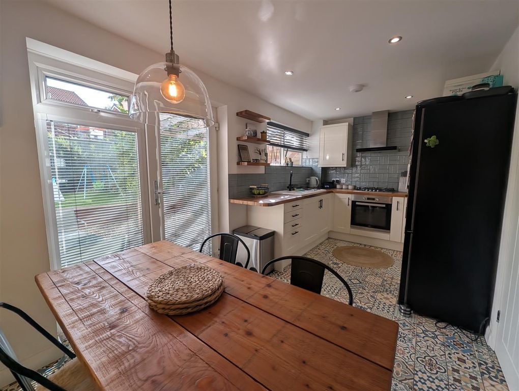 Property photo 3 of 15 Kitchen / Dining Area