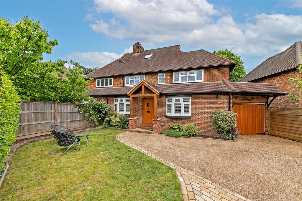 Property photo 1 of 33 7Crouchhallgardens-10.Jpg