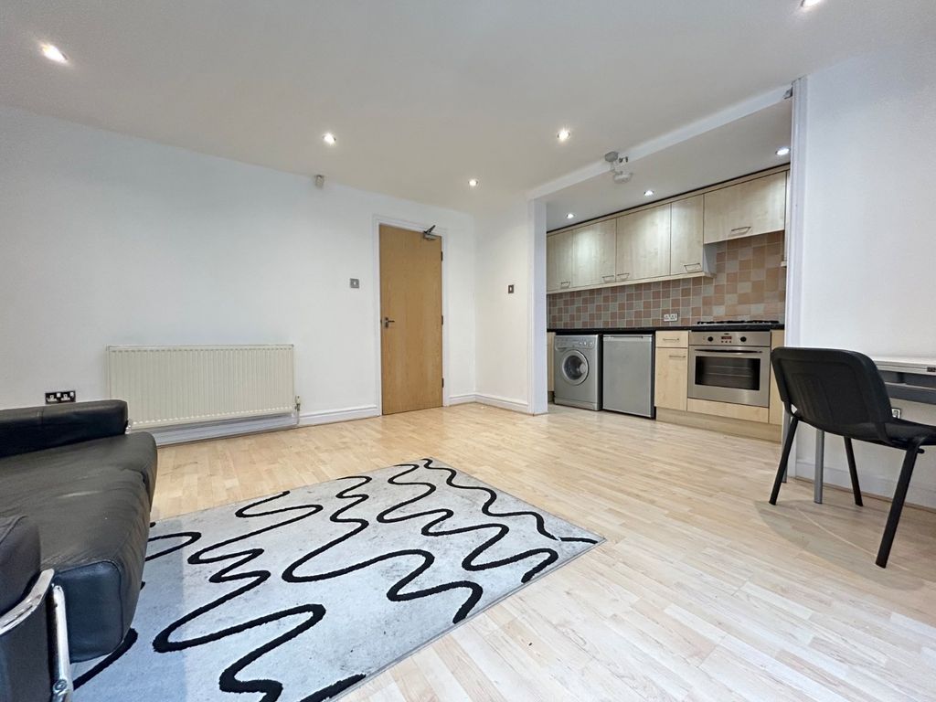 Property photo 3 of 11 Picture No. 20