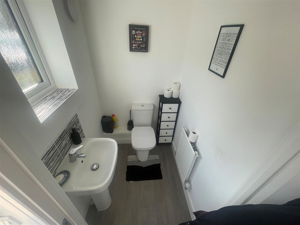 Property photo 1 of 15 Downstairs WC.Jpg