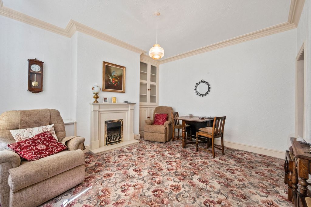 Property photo 2 of 39
