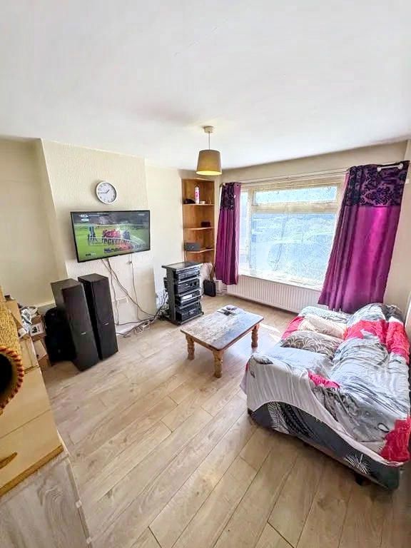 Property photo 2 of 8