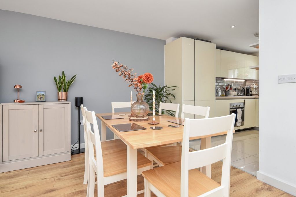 Property photo 2 of 34 Picture No. 32