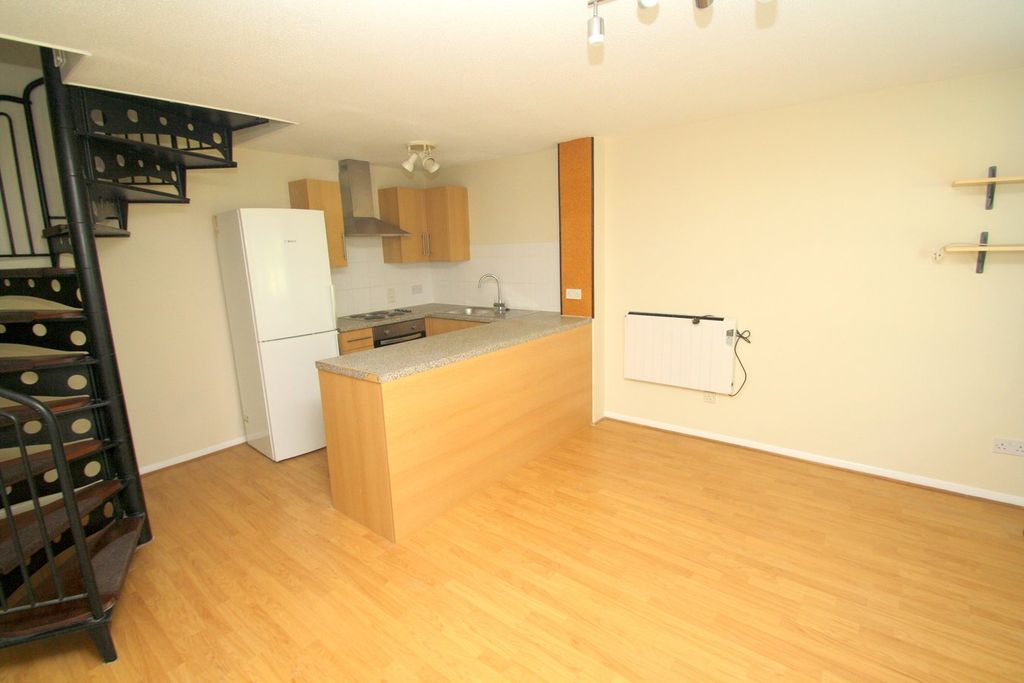 Property photo 3 of 6