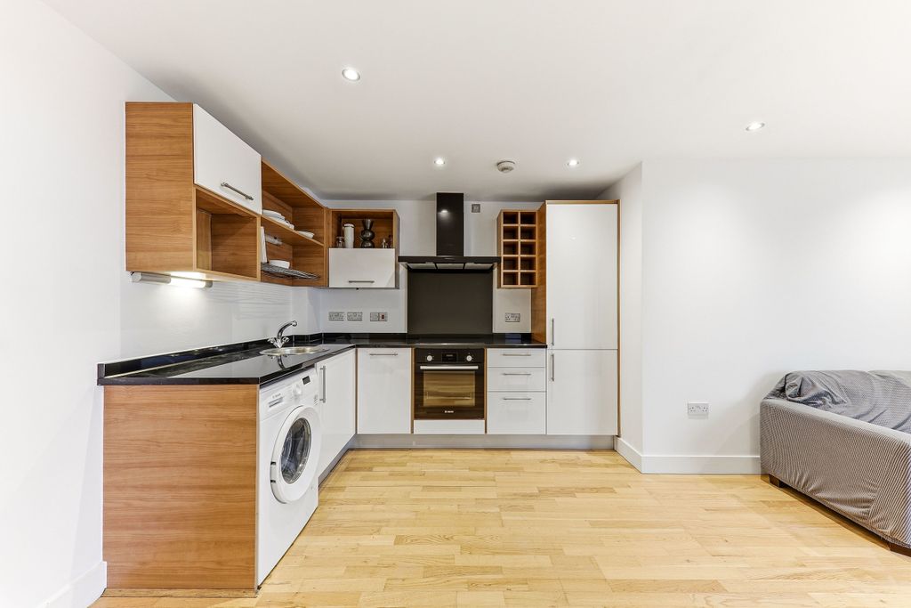 Property photo 2 of 8 Kitchen