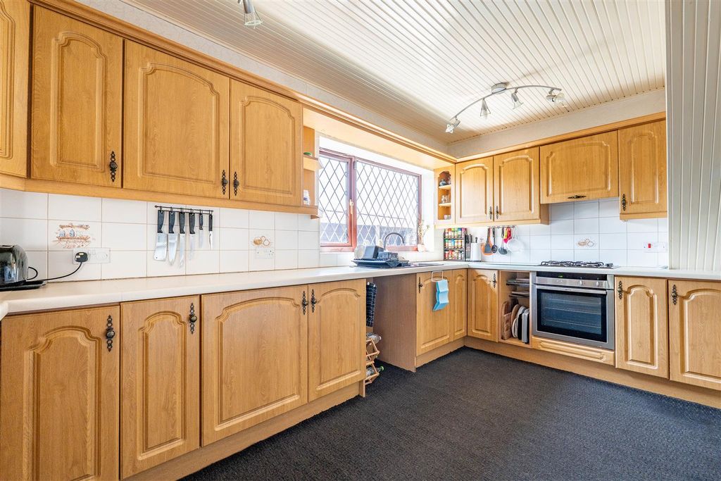 Property photo 3 of 35 Kitchen