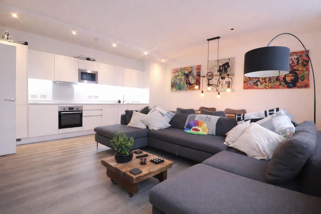 Property photo 3 of 13