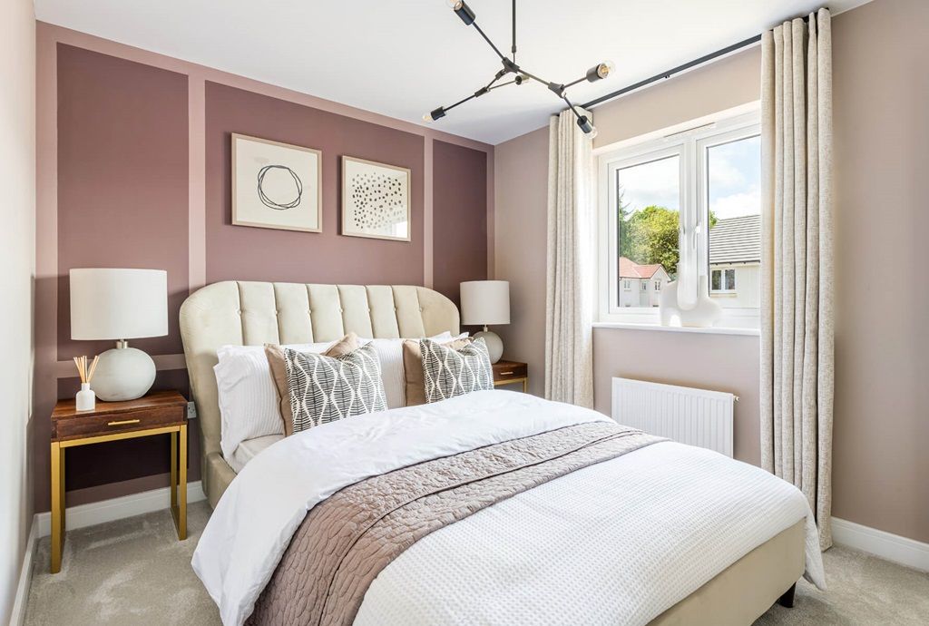 Property photo 1 of 11 Main Bedroom With Space For A Large Bed