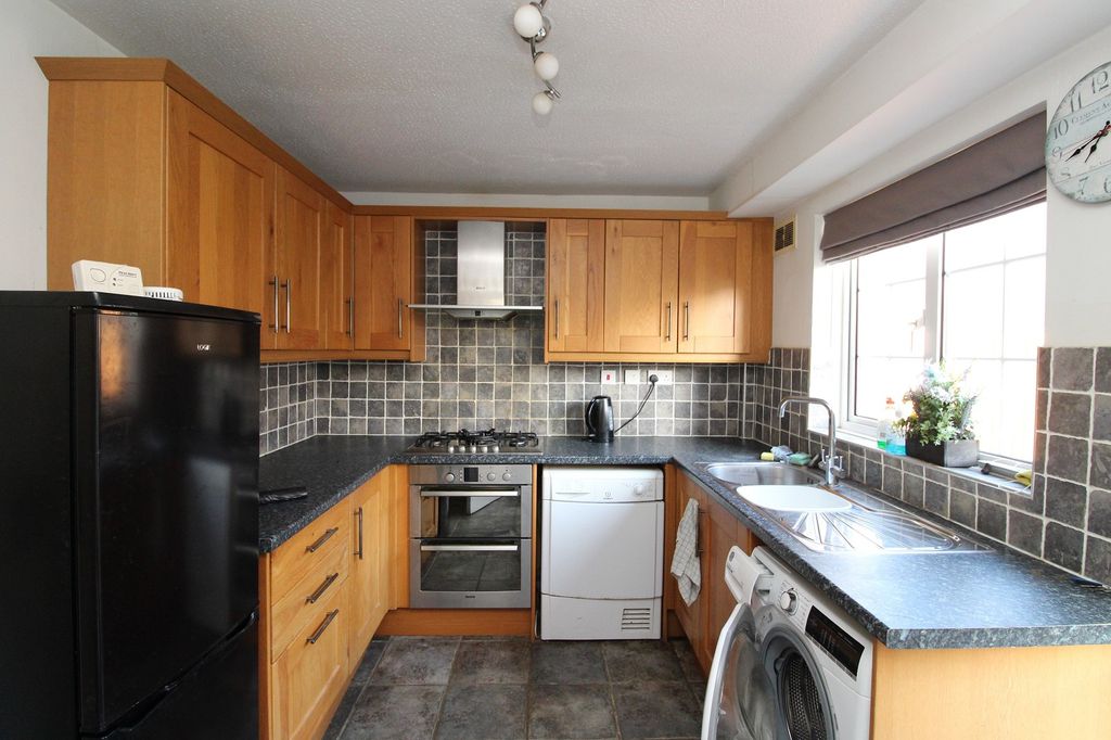 Property photo 2 of 9 Kitchen