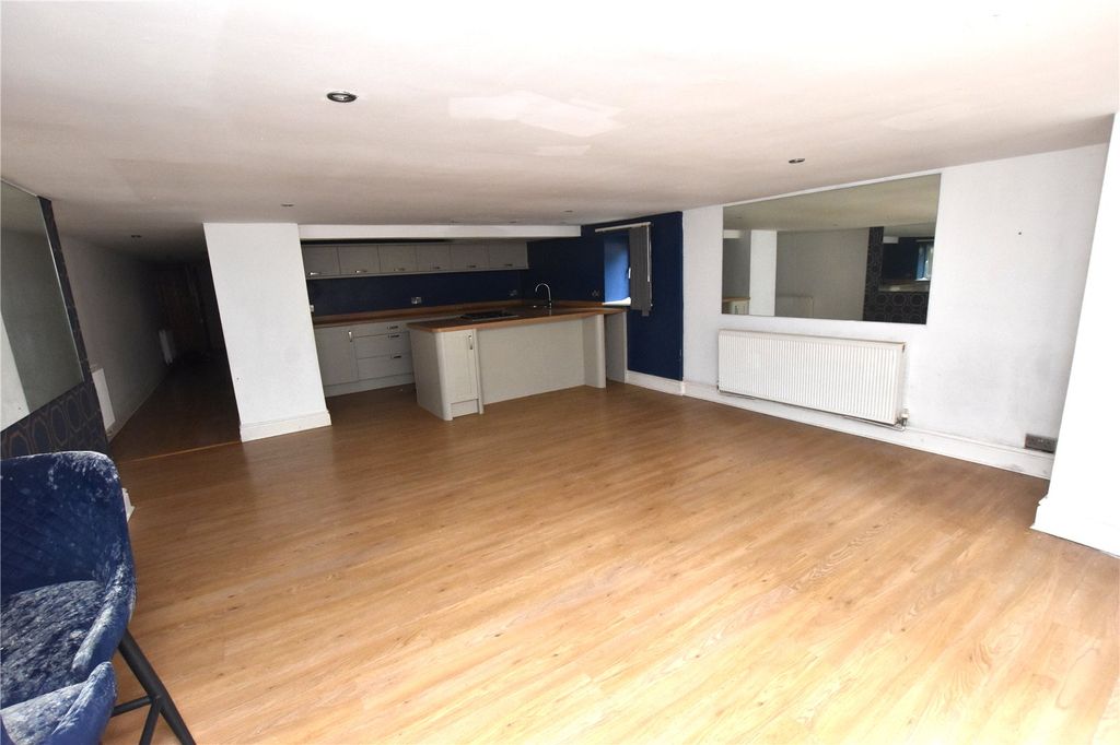 Property photo 2 of 12 Picture No. 02