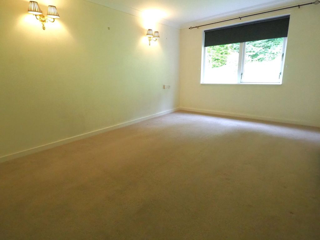 Property photo 3 of 13 Living Room