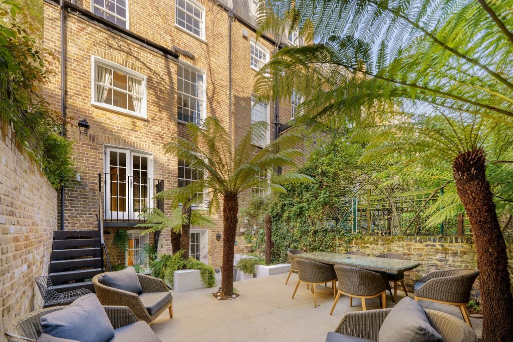 Property photo 2 of 18 Picture No. 31