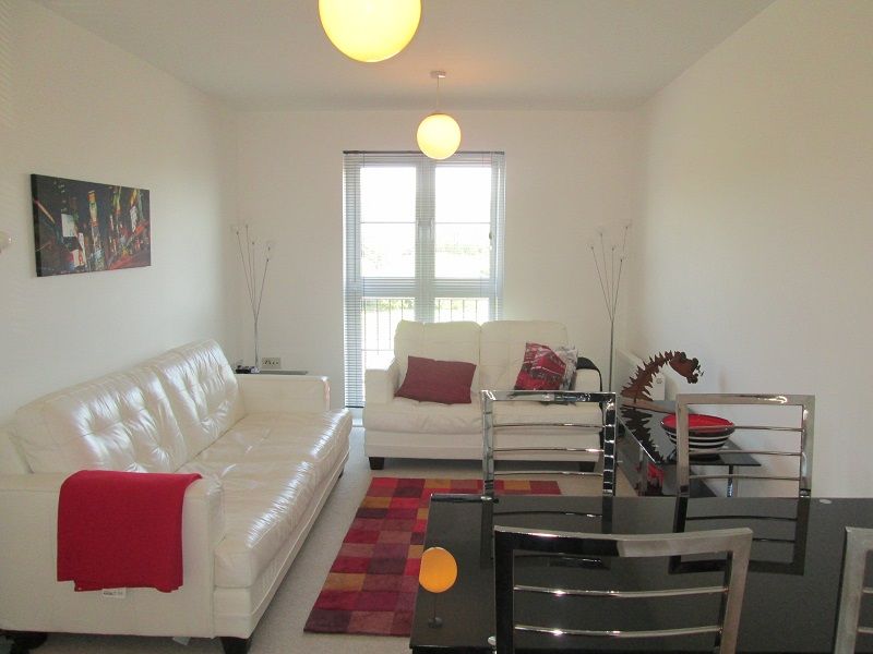 Property photo 3 of 7 Living Room