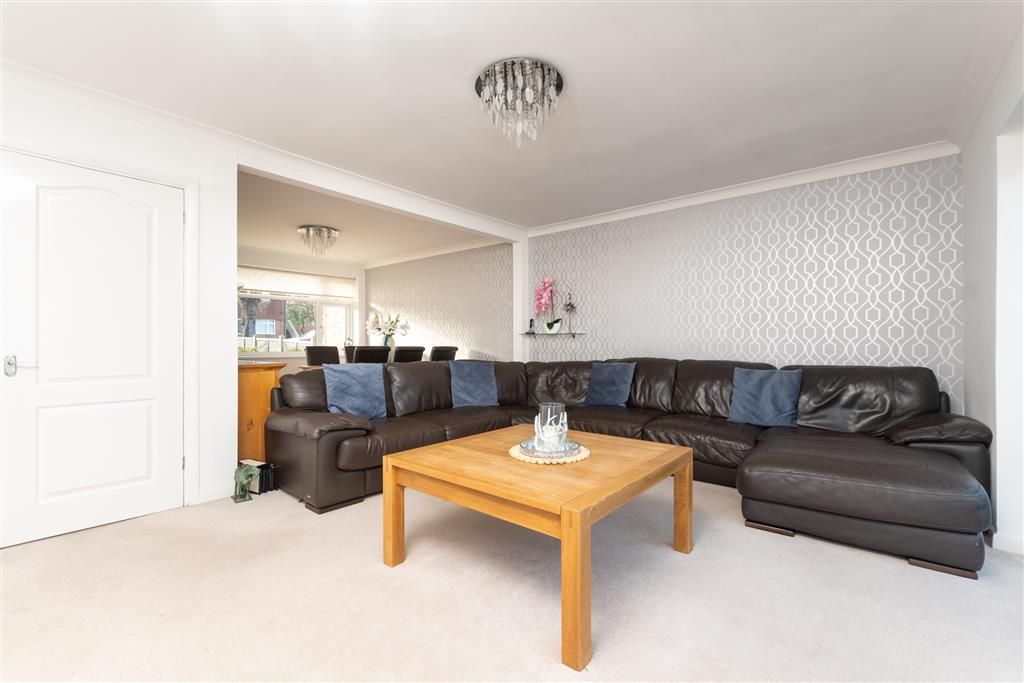 Property photo 3 of 13 Lounge