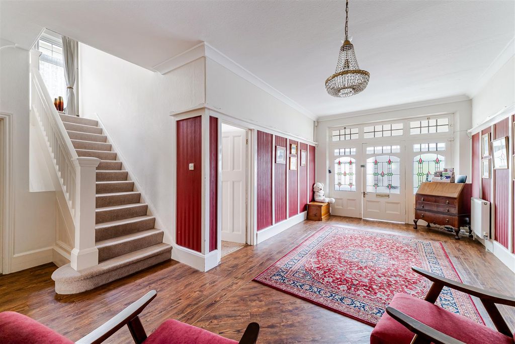 Property photo 2 of 39 Entrance Hall.Jpg