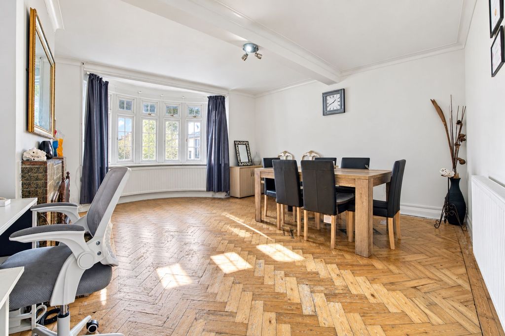 Property photo 2 of 18