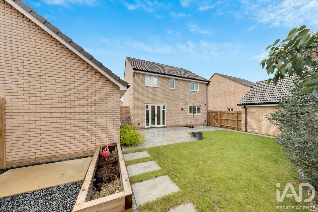 Property photo 2 of 34
