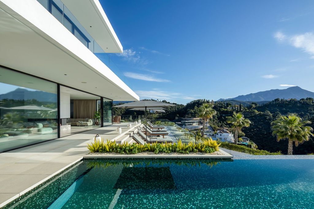 Property photo 2 of 40