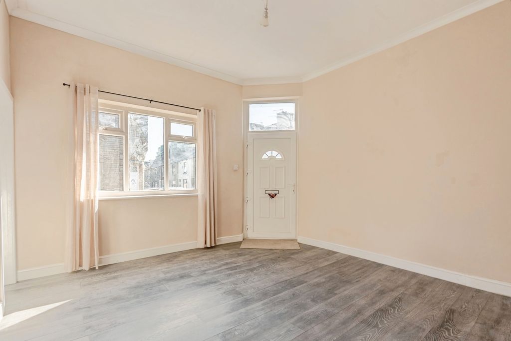 Property photo 2 of 15 Pbox-Img.Jpg