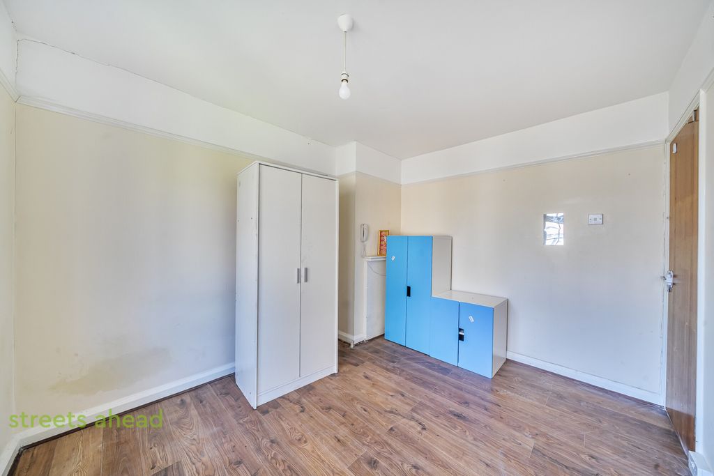 Property photo 3 of 20 0c9Fd706-9332-48B...