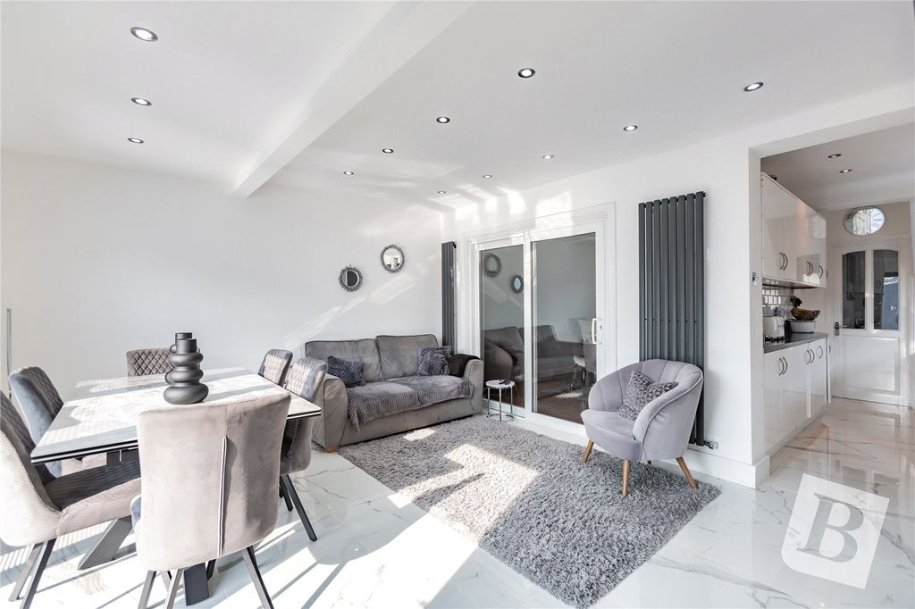 Property photo 3 of 15 Living / Dining