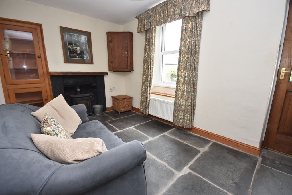 Property photo 2 of 25