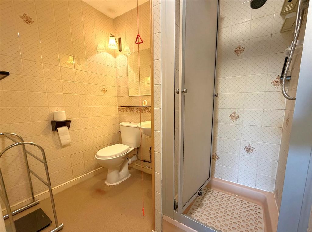 Property photo 2 of 13 Bed 1 En Suite A.Jpg
