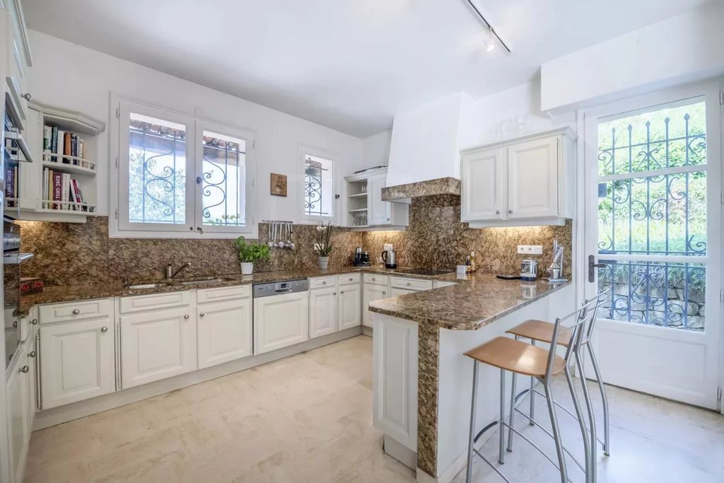 Property photo 3 of 34