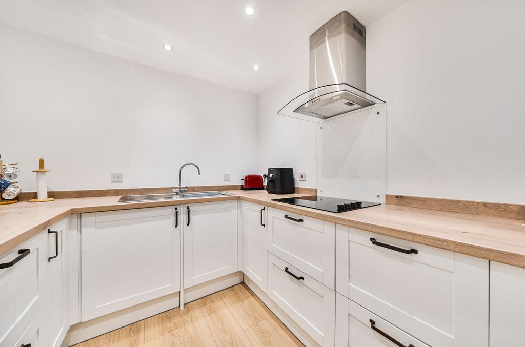 Property photo 2 of 13 1417248-5-699713B...