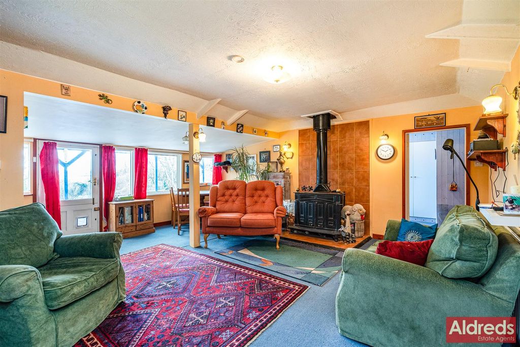 Property photo 2 of 25 Open Plan Living / Dining